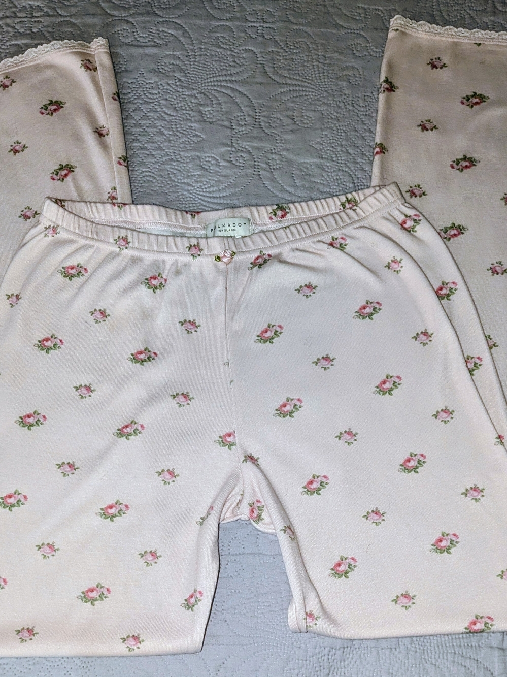 England Polkadot Brand, White Fabric Tag 🌹 RN# Label 158986, Size Medium.